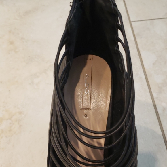 Shoes - Picture 4 of 4